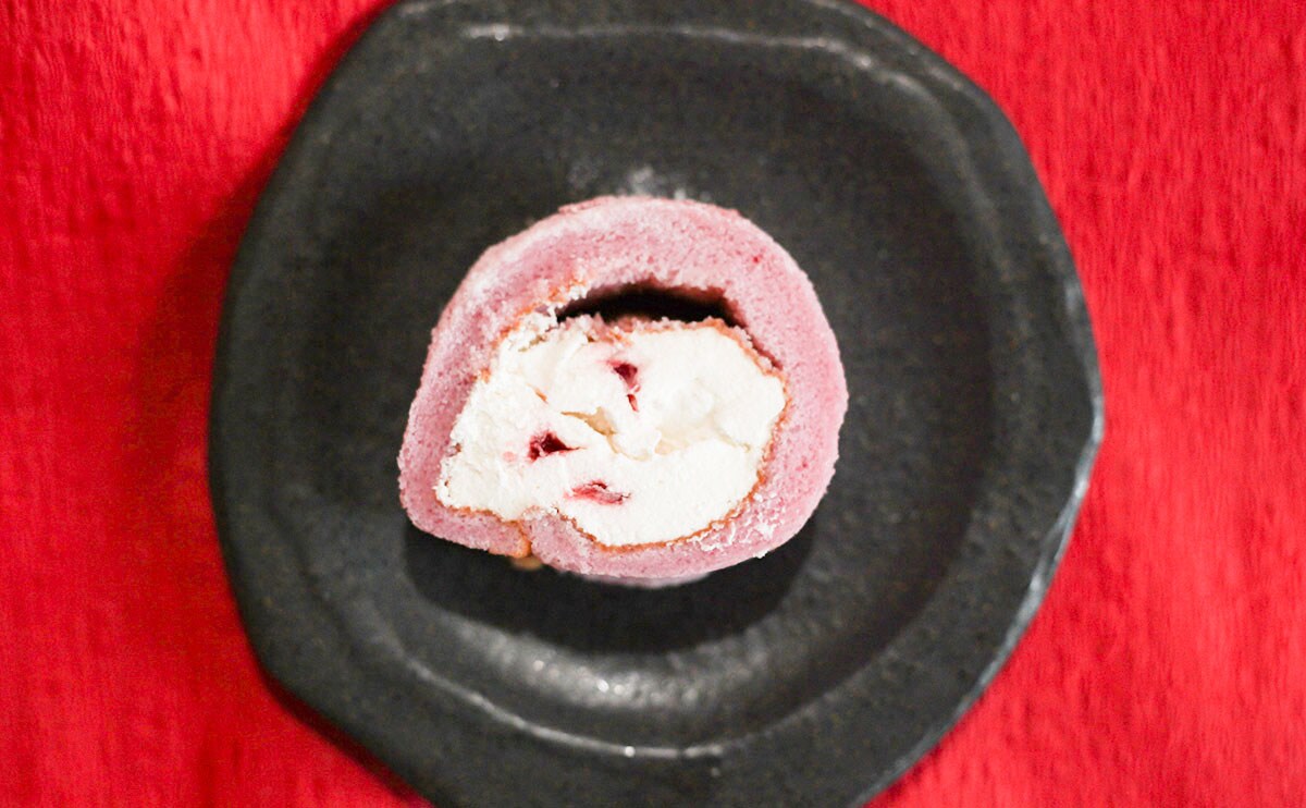 「もち食感ロール（いちご＆ミルク）」俯瞰
