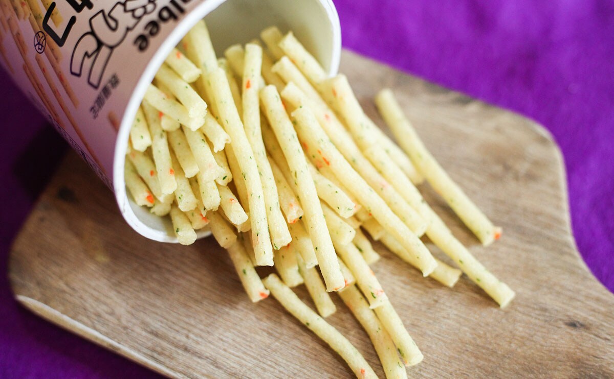 「カルビー じゃがりこ 細いやつサラダ 52g」商品アップ