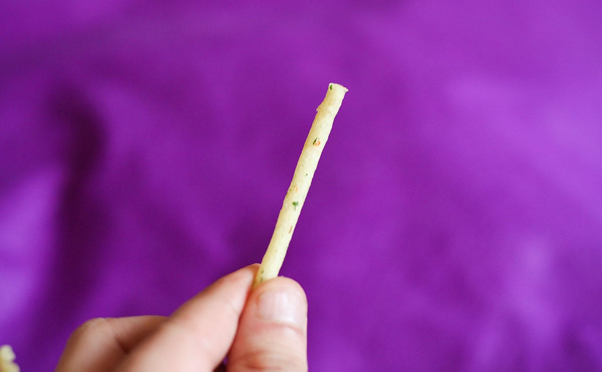 「カルビー じゃがりこ 細いやつサラダ 52g」手持ち