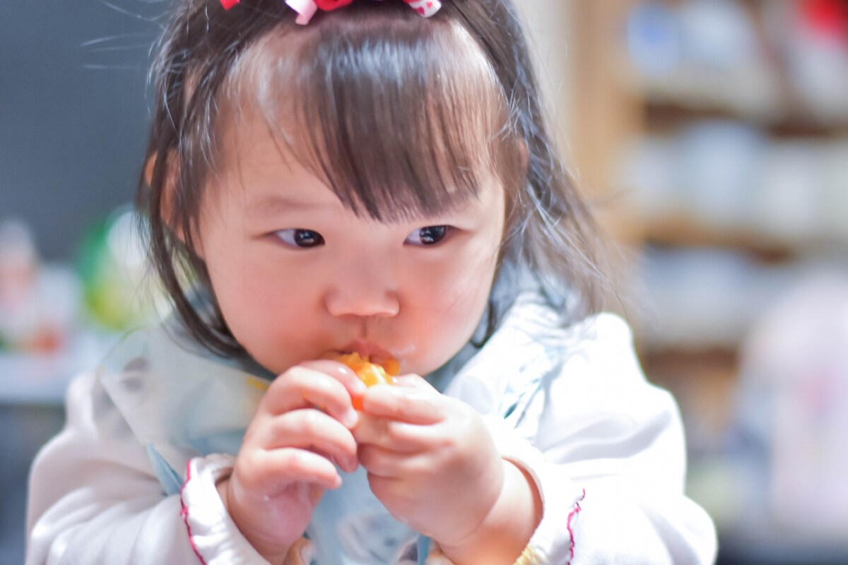 手づかみ食べはいつから？スタートサイン・練習方法・コツを解説