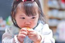 手づかみ食べはいつから？スタートサイン・練習方法・コツを解説