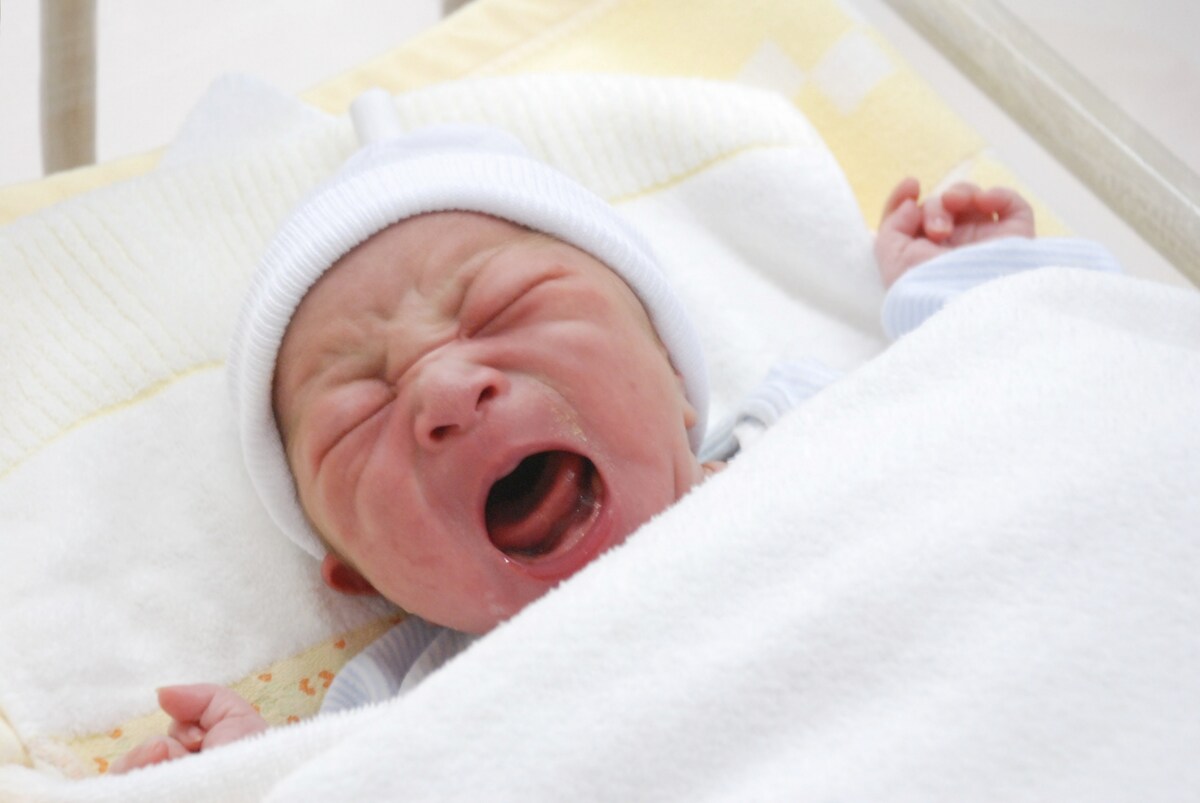 黄昏泣きとは？意味や特徴から原因・対処法までを詳しく紹介