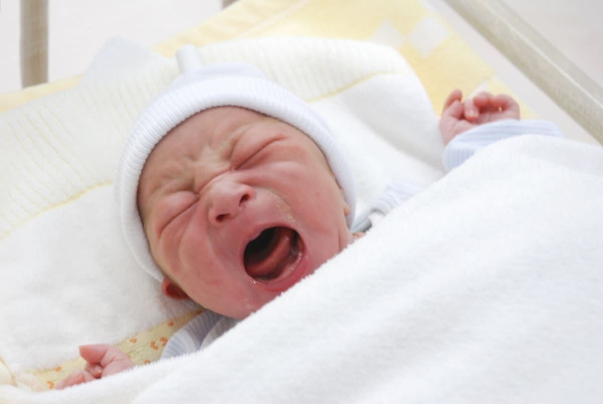 黄昏泣きとは?意味や特徴から原因・対処法までを詳しく紹介