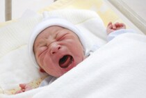 黄昏泣きとは？意味や特徴から原因・対処法までを詳しく紹介