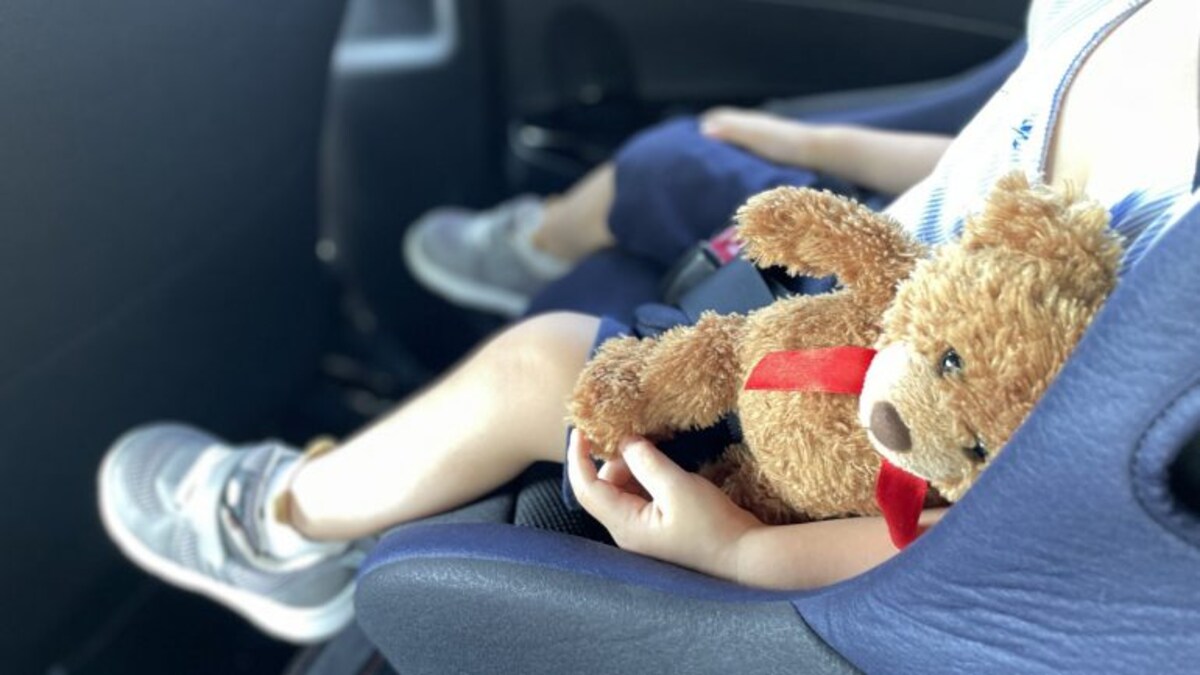 チャイルドシートは助手席に取り付けられる？設置する際の注意点も