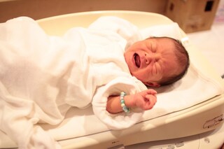 赤ちゃんの体重には個人差がある？計測のポイントや増え方の目安
