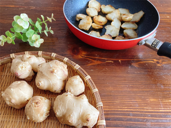 【じゃない食べ方】じゃがいもならぬ「菊芋」で「揚げ焼きポテト」作ってみた！トロッと食感で鬼沼るわ♪