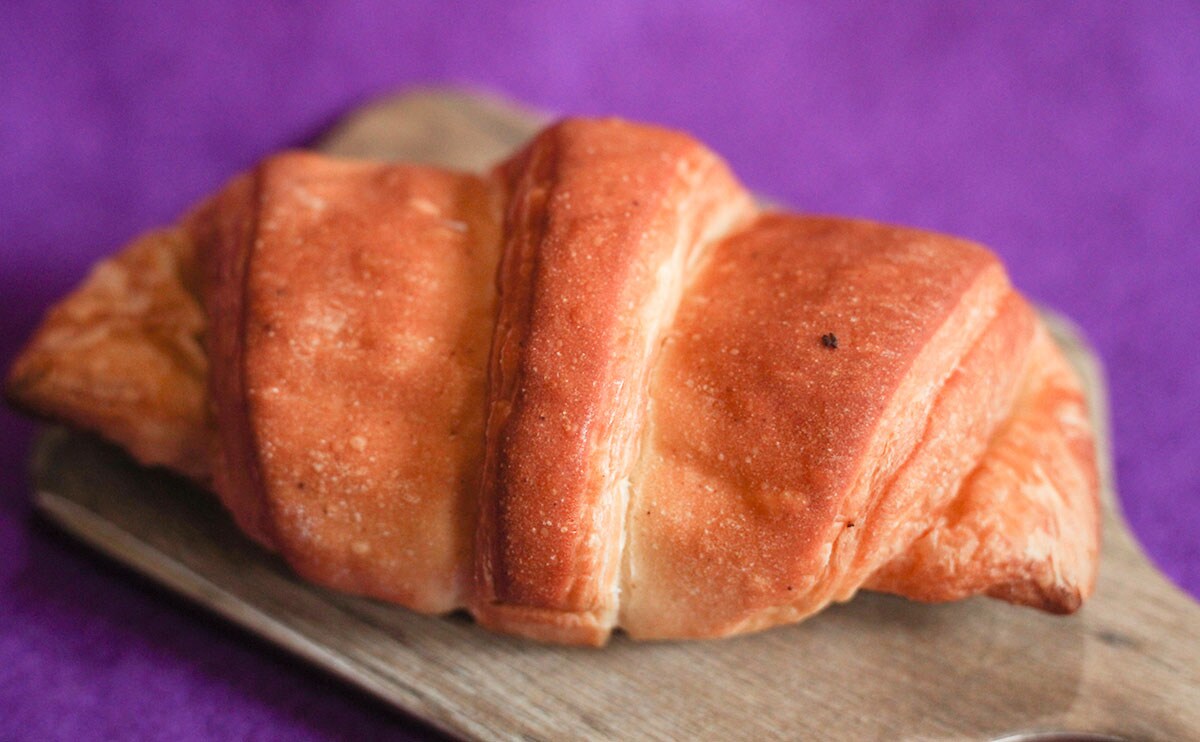 シンプルこそ至高！めっちゃ地味だけど引くほどうまいファミマパン！