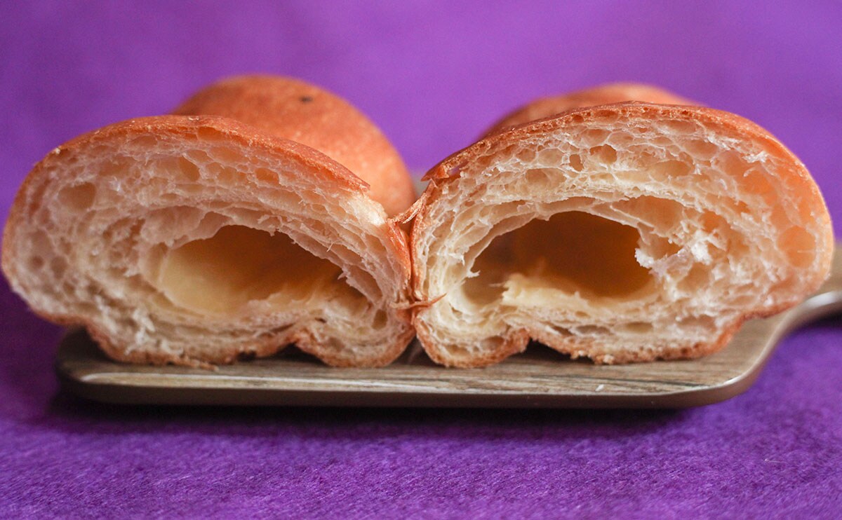 シンプルこそ至高!めっちゃ地味だけど引くほどうまいファミマパン!