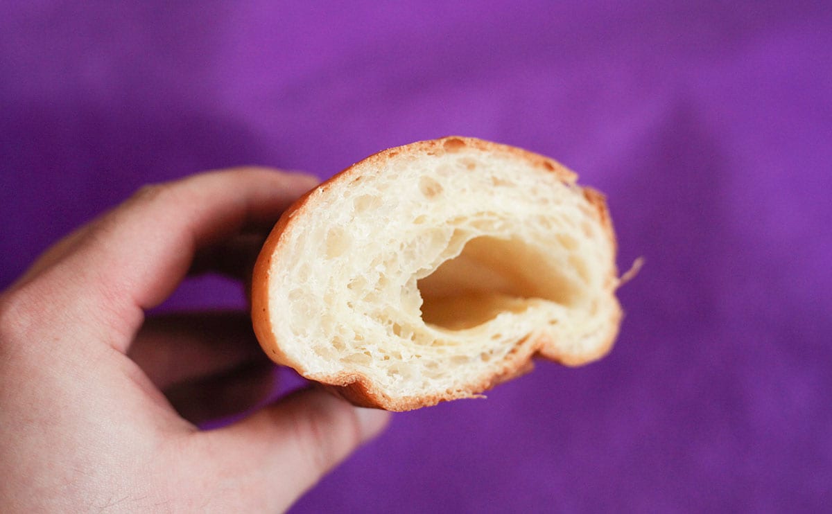 シンプルこそ至高!めっちゃ地味だけど引くほどうまいファミマパン!