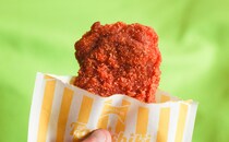 「くそうまい」「ファミマ史上一番」“夢の国っぽい”と噂のチキンを食べてみた