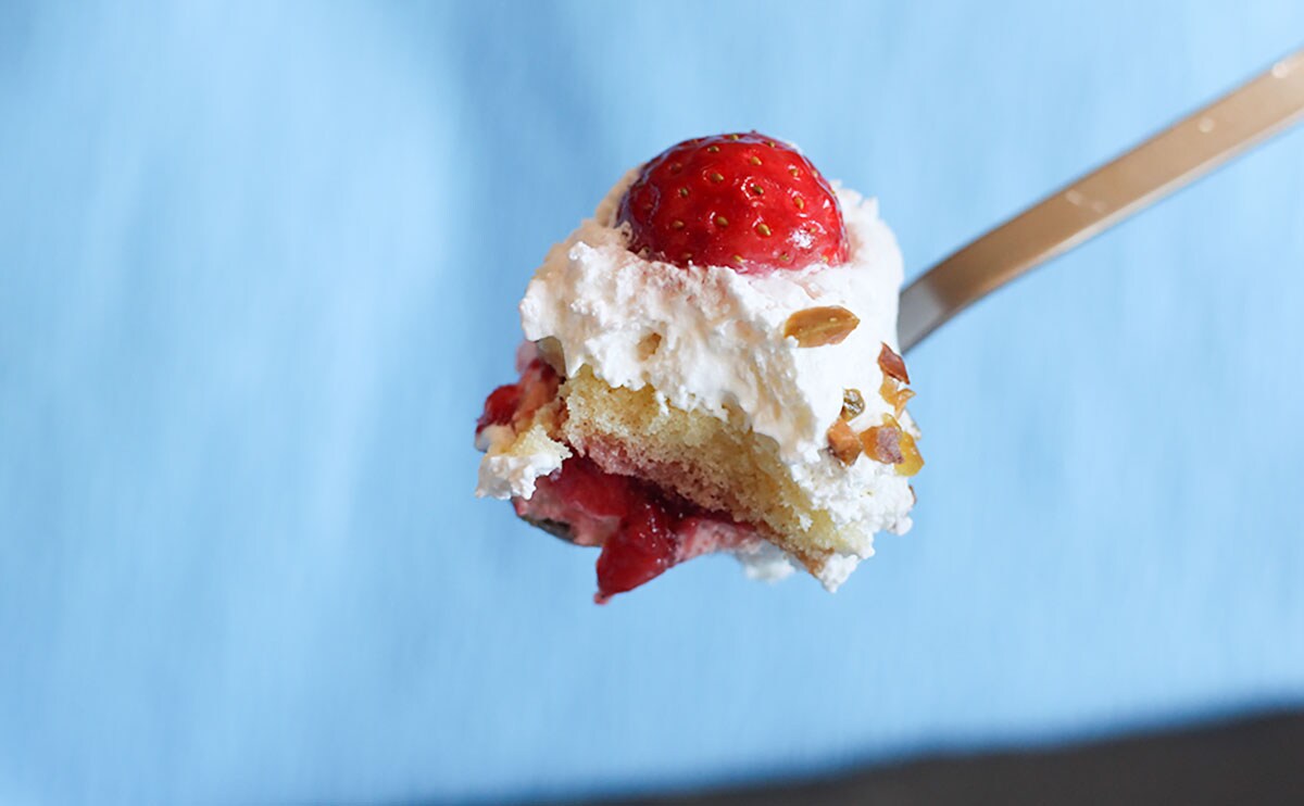 「リピ確定」「最高」ファミマのカップスイーツは食べた気がしない!?