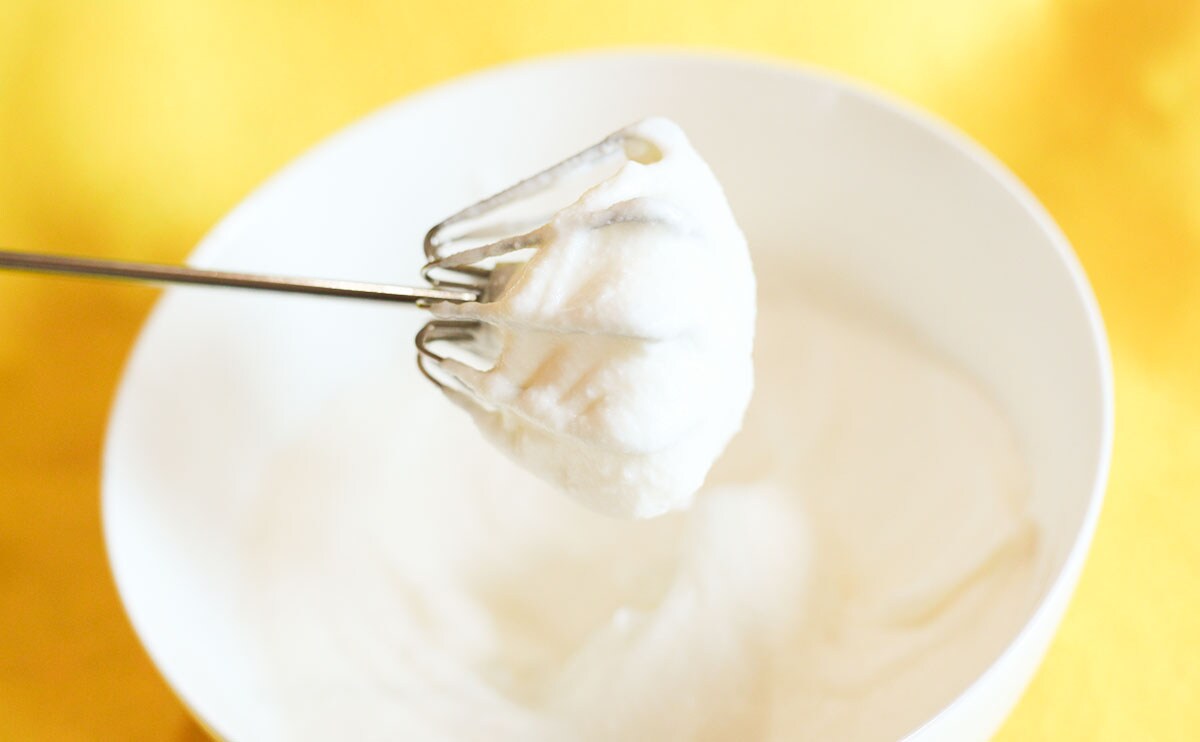 白い粉が1分でホイップに!?　カルディで便利商品みつけた！