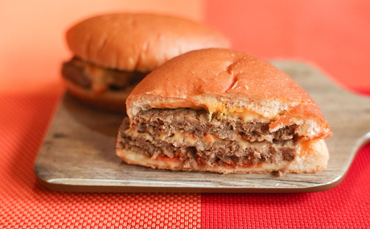 調べても出てこない…ローソンの“謎バーガー”の正体は?