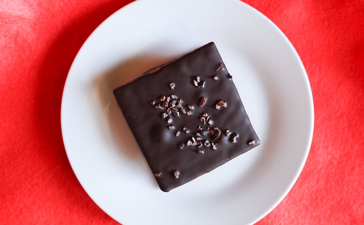 「うますぎる」「めっちゃ好き」食べづらいけどおいしいローソンコラボ新商品