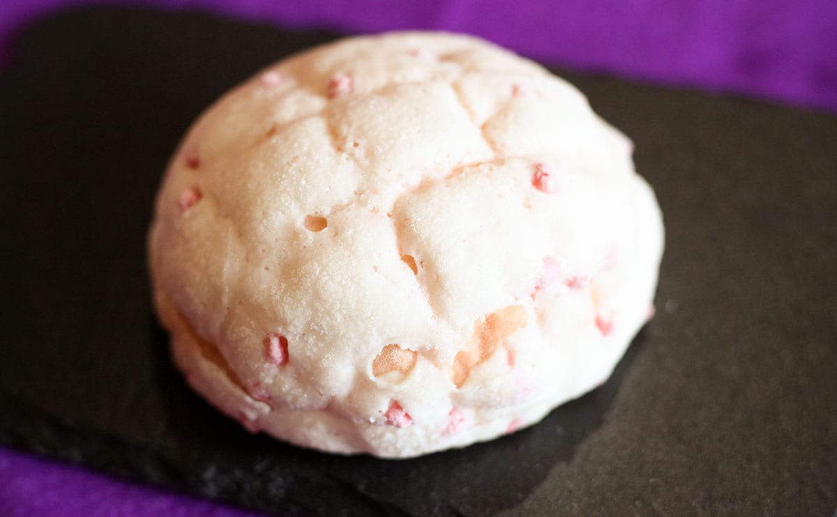 「リピ決定」「おいしかった」ローソンのメロンパンは“中からとろ~り”