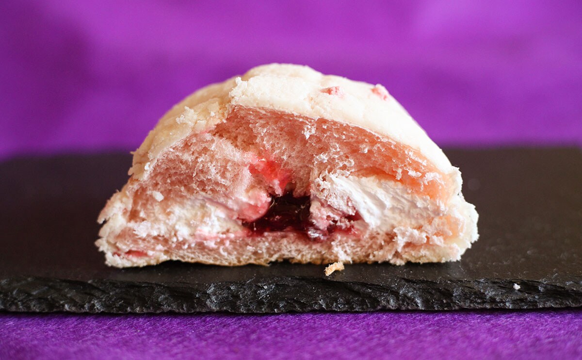 「リピ決定」「おいしかった」ローソンのメロンパンは“中からとろ～り”