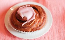 【地域限定】ローソンのピンクのシナモンロールを食べてみた