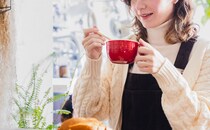 カラダがぽかぽか！具だくさんの“食べる”スープレシピ