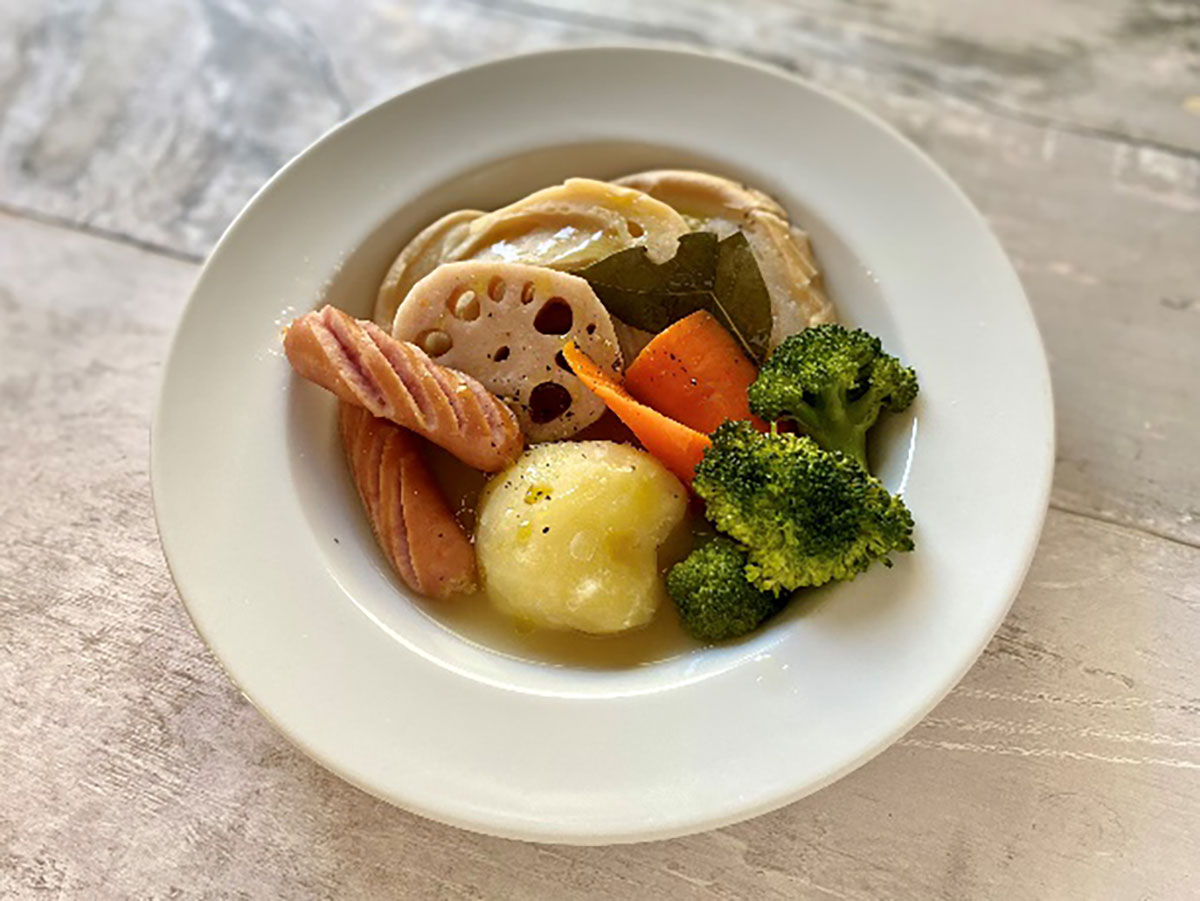 カラダがぽかぽか!具だくさんの“食べる”スープレシピ