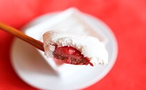 【ローソン】「甘酸っぱさ全開」「やばうま」話題のコラボ新商品を食べてみた