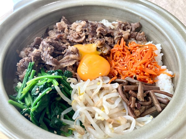 【じゃない使い方】土鍋で鍋料理じゃなくて「鍋焼きビビンバ」作ってみた！おこげが香ばしくって熱々～♡