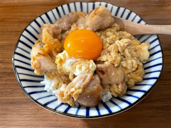 【芸能人思い出の味】大泉洋が愛してやまない「薬王寺中むらの親子丼」に挑戦！鶏皮から出汁をとる♡