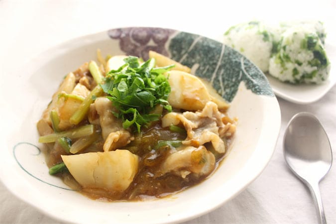 ありそうでなかった「かぶカレー」作ってみた！実も葉もお肉も調味料も全部まとめてレンチン15分で完成