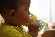 スパウトとは？おすすめスパウトマグや選び方・使う時期の目安も紹介