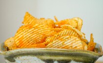 ガツンと系！罪深い背徳系ポテトチップスがやみつきになる