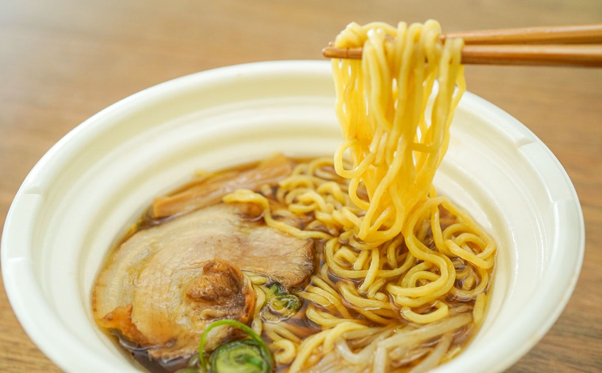 セブン新発売ラーメン、普通においしいのに安くない?