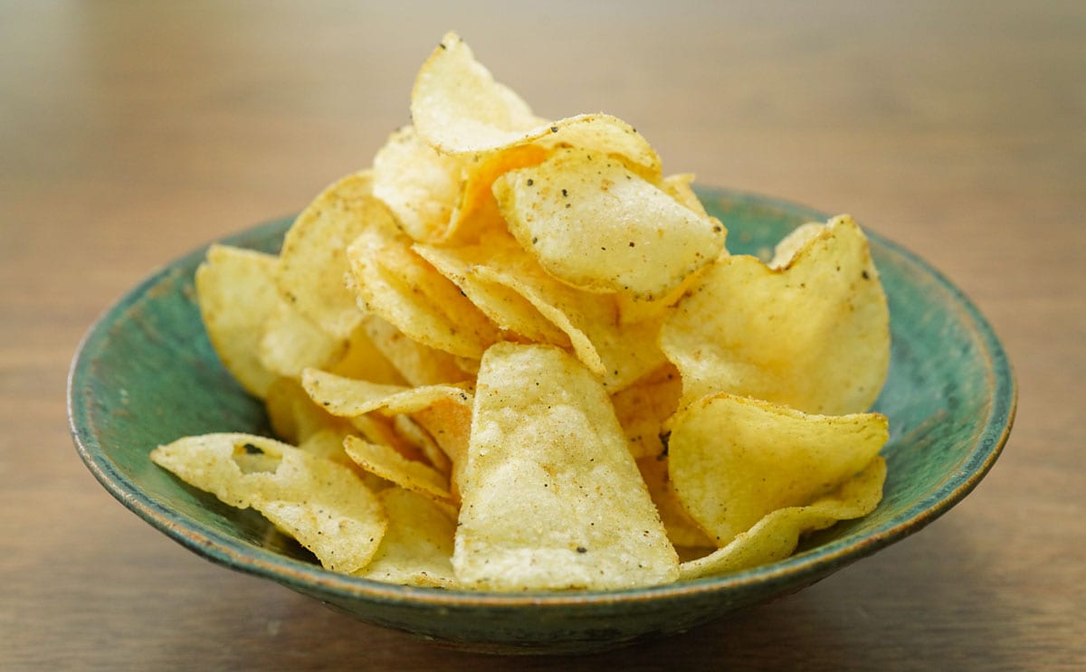 「酒に合うなあ」「ずっと食べれる」新定番のポテトチップスがうまい