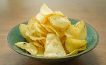 「酒に合うなあ」「ずっと食べれる」新定番のポテトチップスがうまい