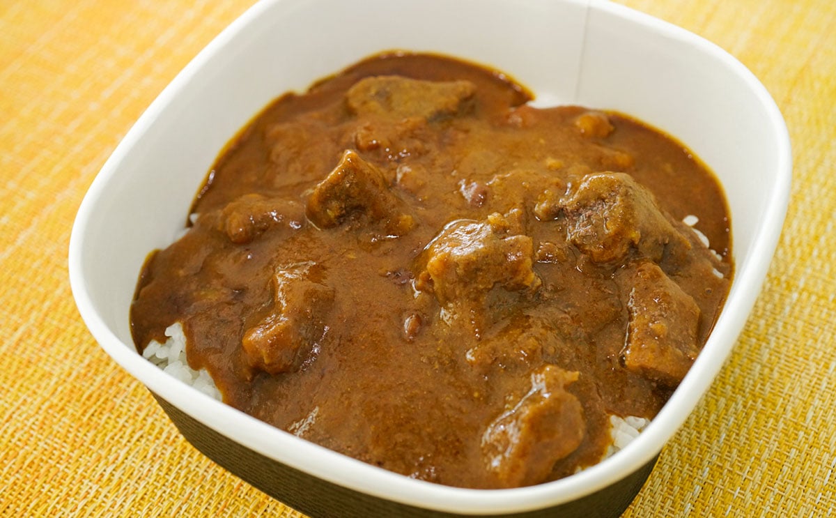 国産牛ごろごろ!セブン銘店監修のカレーは高いけどうまい