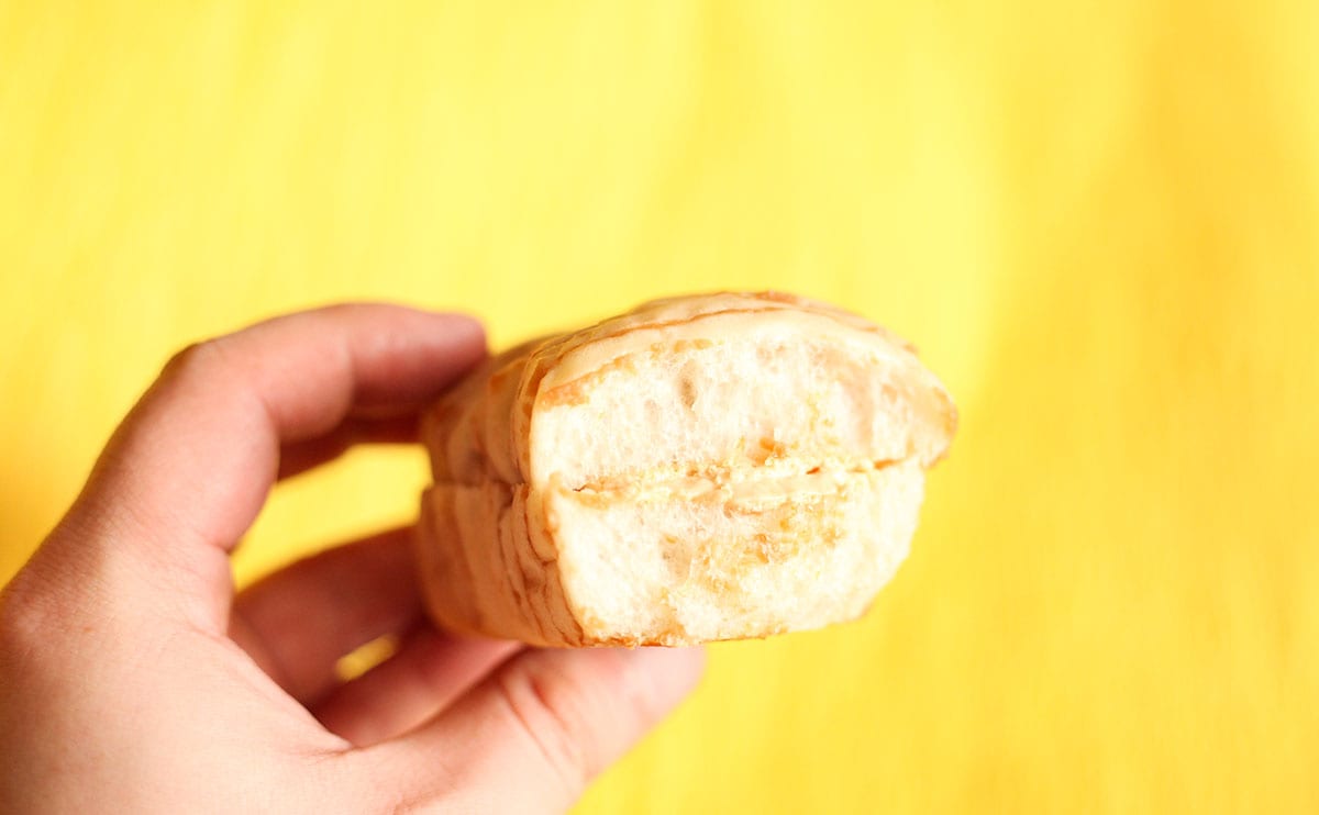 【ファミマ】“ねこのしっぽ”を食べたら甘くておいしかった!!