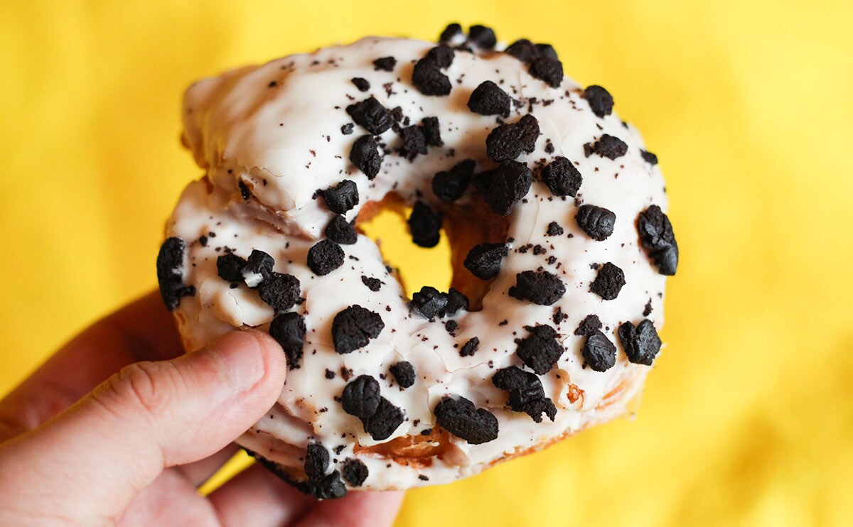 「毎日食べてる」「飛びます」ファミマの“カロリー爆弾”がうまいと話題！！