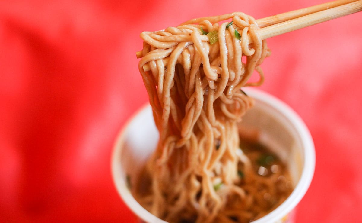 ファミマ限定！途中で味変できる名店カップ麺が新登場！