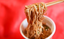 ファミマ限定！途中で味変できる名店カップ麺が新登場！