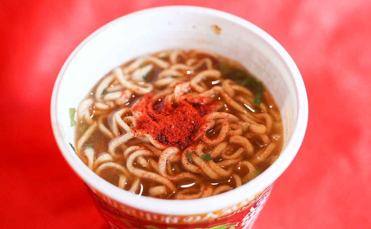 ファミマ限定!途中で味変できる名店カップ麺が新登場!