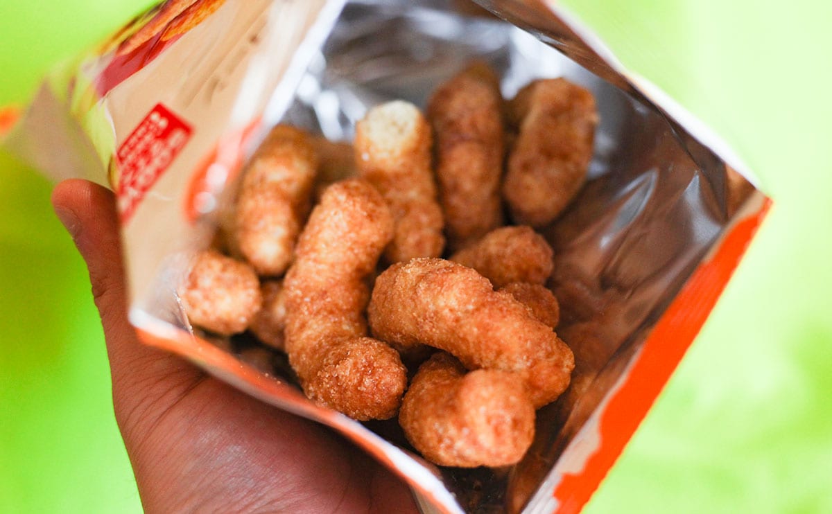 「王蟲みたい」「デカすぎw」国民的スナック菓子が500%サイズに!?