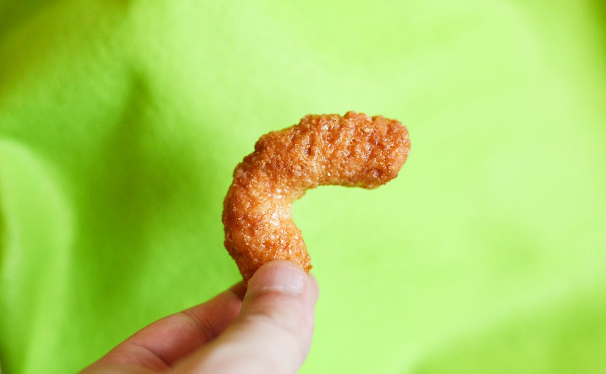 「王蟲みたい」「デカすぎw」国民的スナック菓子が500%サイズに!?