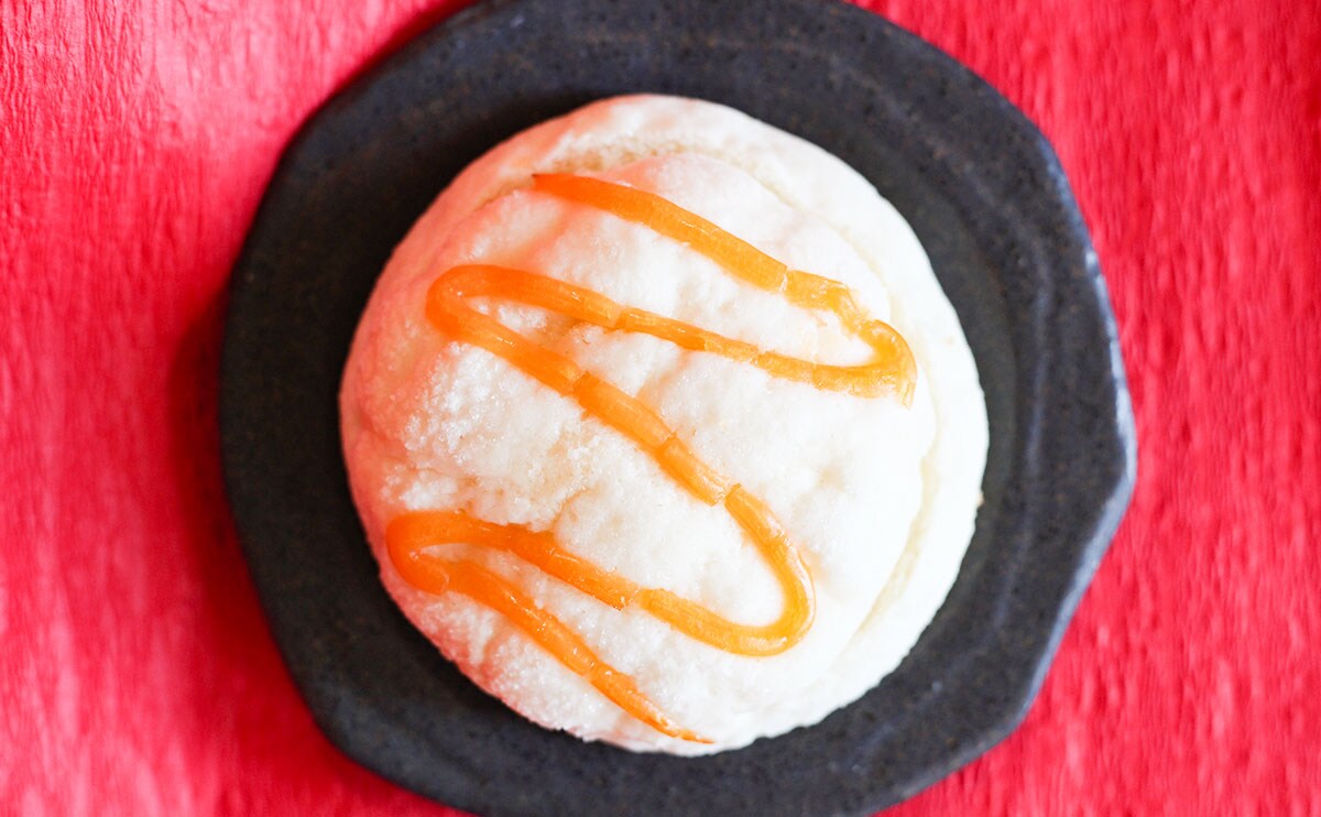 「不思議な感じ」「大満足」謎の組み合わせが話題のローソンパン