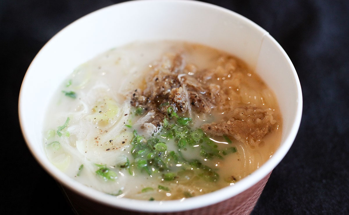 最後の一滴までおいしい…!ローソンの“つるモチ”チルド麺!