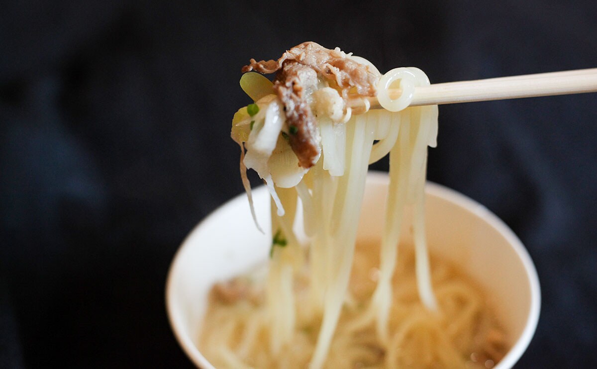 最後の一滴までおいしい…！ローソンの“つるモチ”チルド麺！