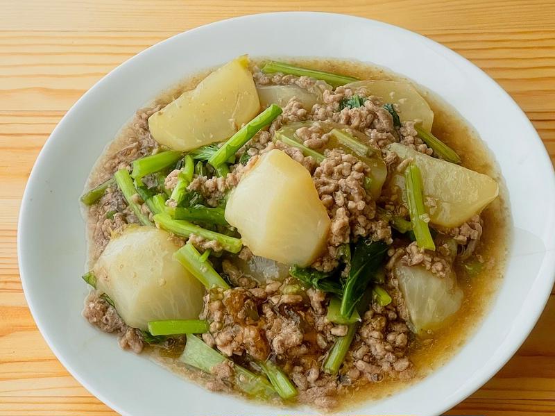 ほっとする味♪とろっと食感がたまらない「かぶのそぼろ煮」