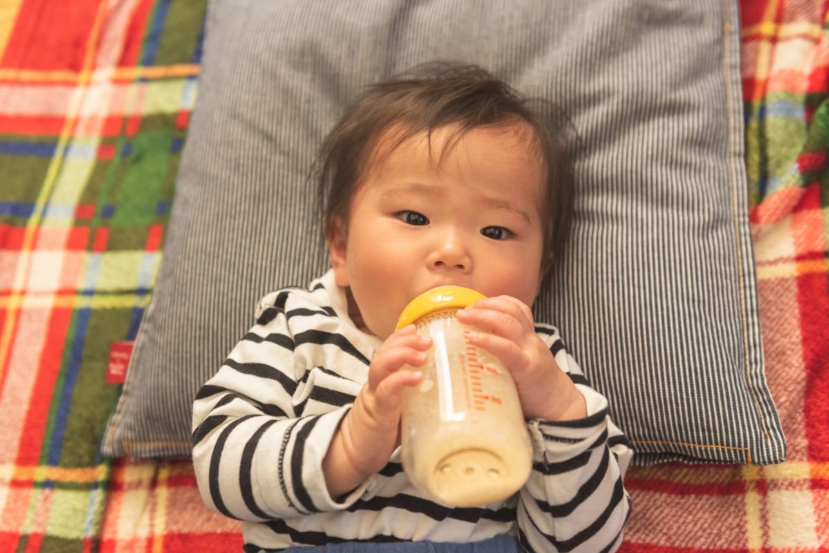 フォローアップミルクはいつから飲ませていいの?特徴と選び方