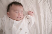 コンビ肌着とは？短肌着・長肌着との違いやおすすめ商品と選び方も解説