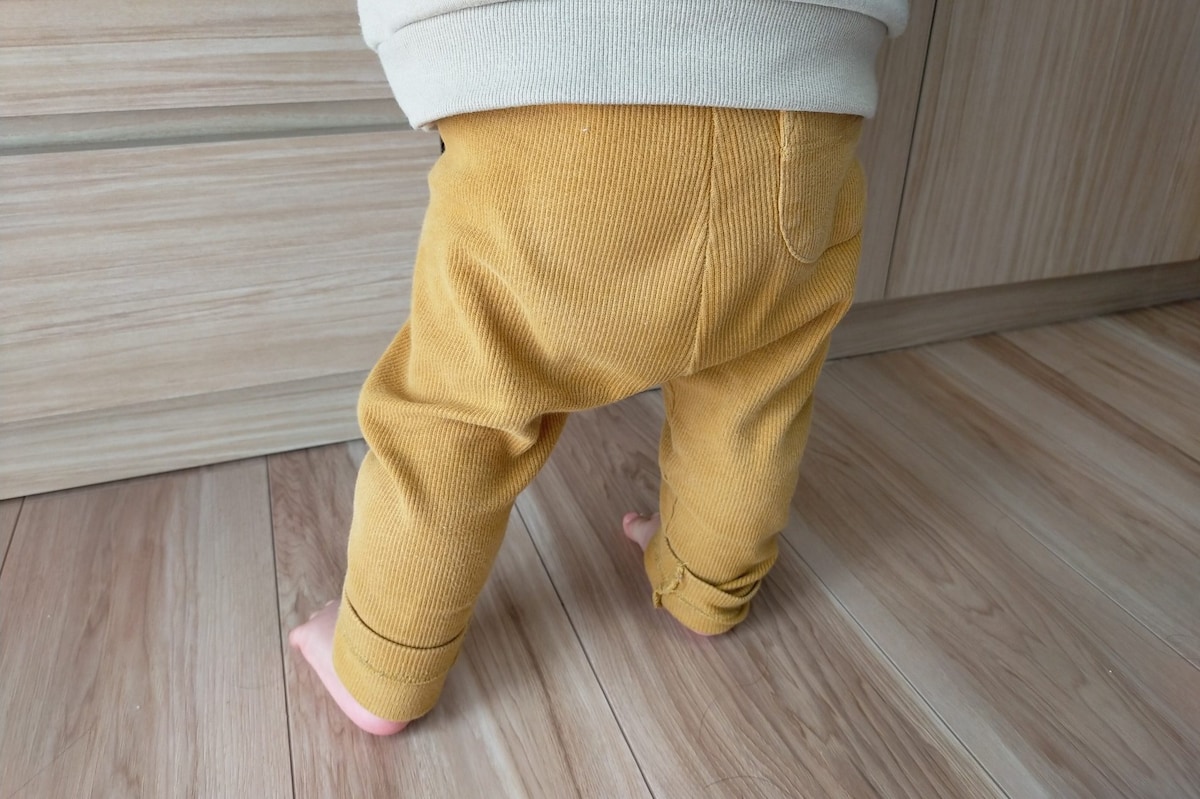 つかまり立ちはいつから始まる？予兆や練習方法・安全対策を紹介