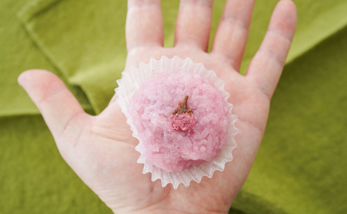 可愛くておいしい！めっちゃ春！セブンで買える159円スイーツがもっちり美味でした！