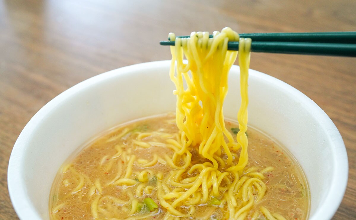 みそ1位5連覇、行列店のラーメンがカップ麺で登場